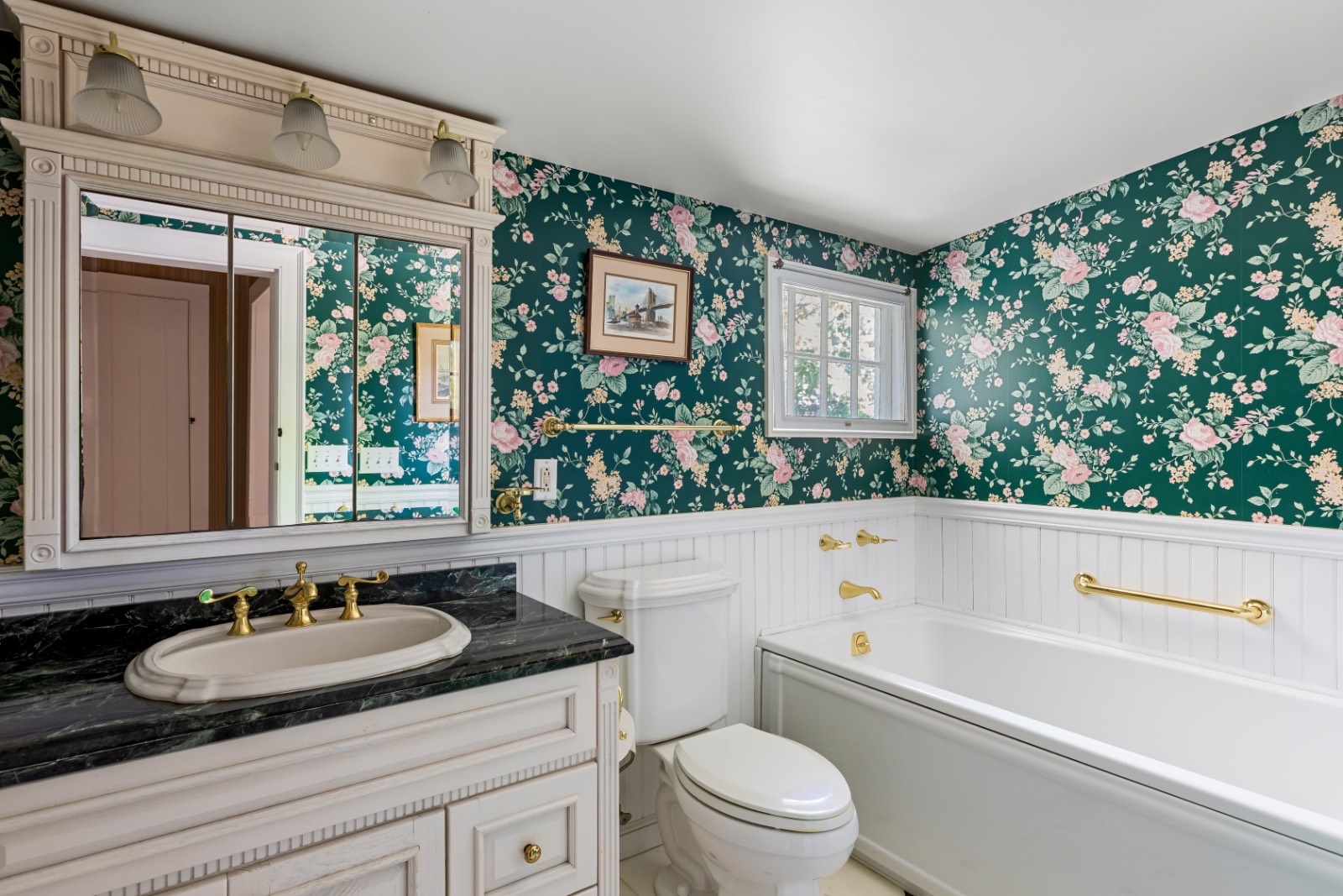 37 BELLPORT LANE