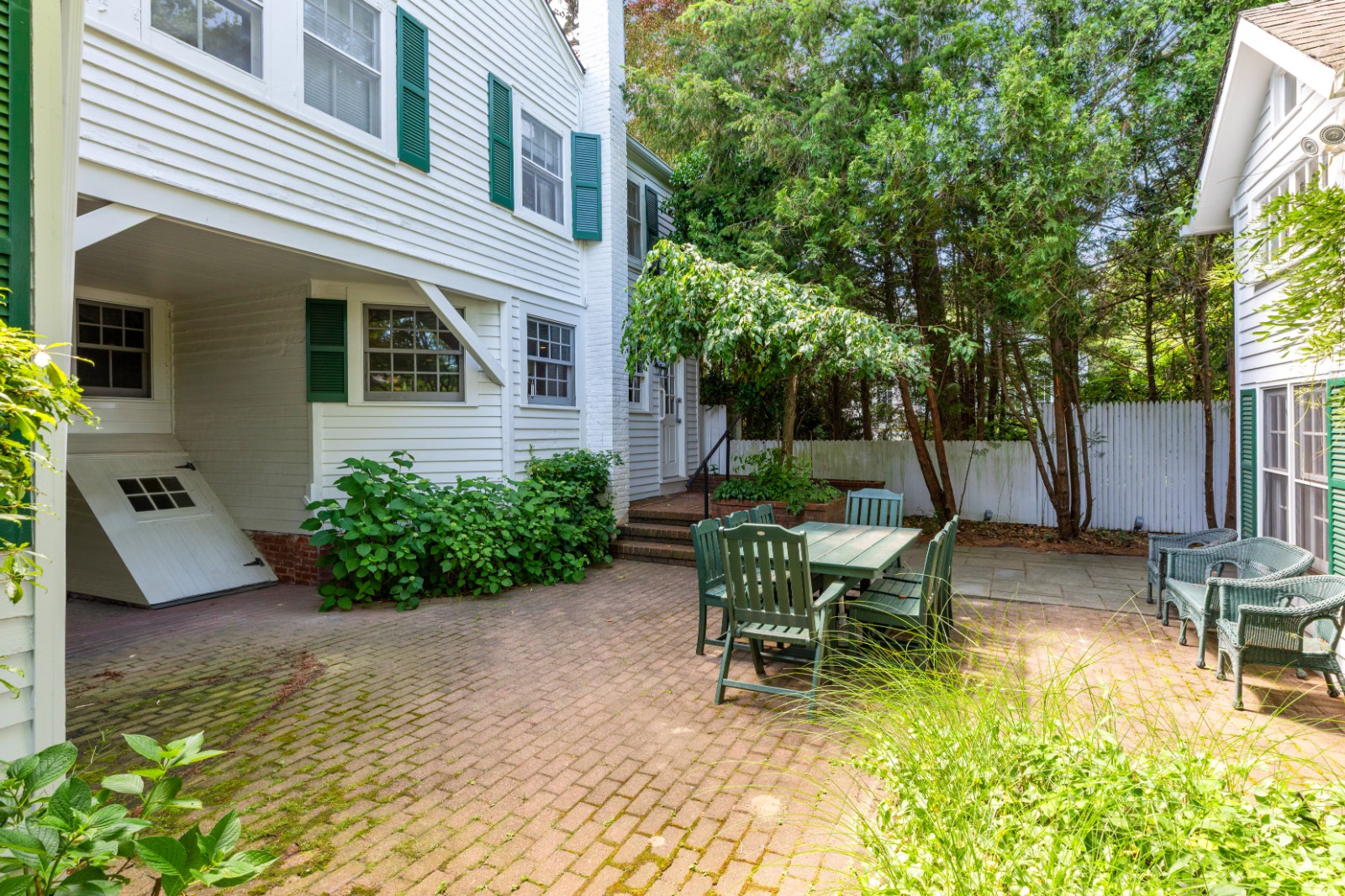37 BELLPORT LANE
