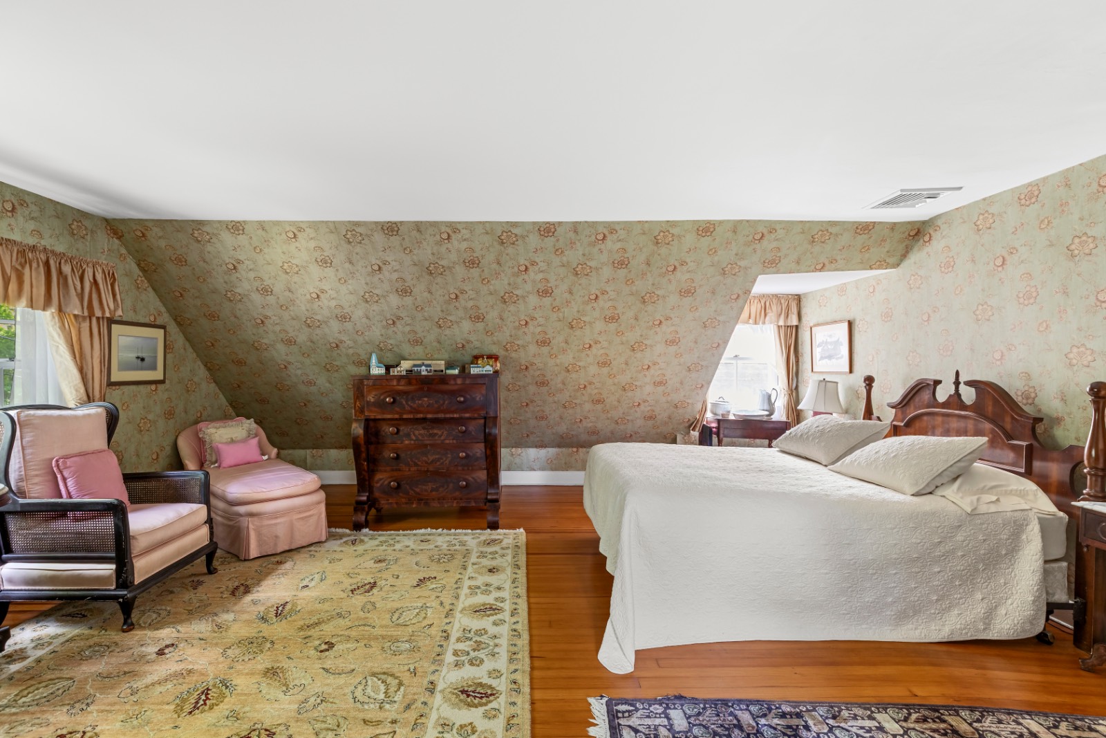 37 BELLPORT LANE