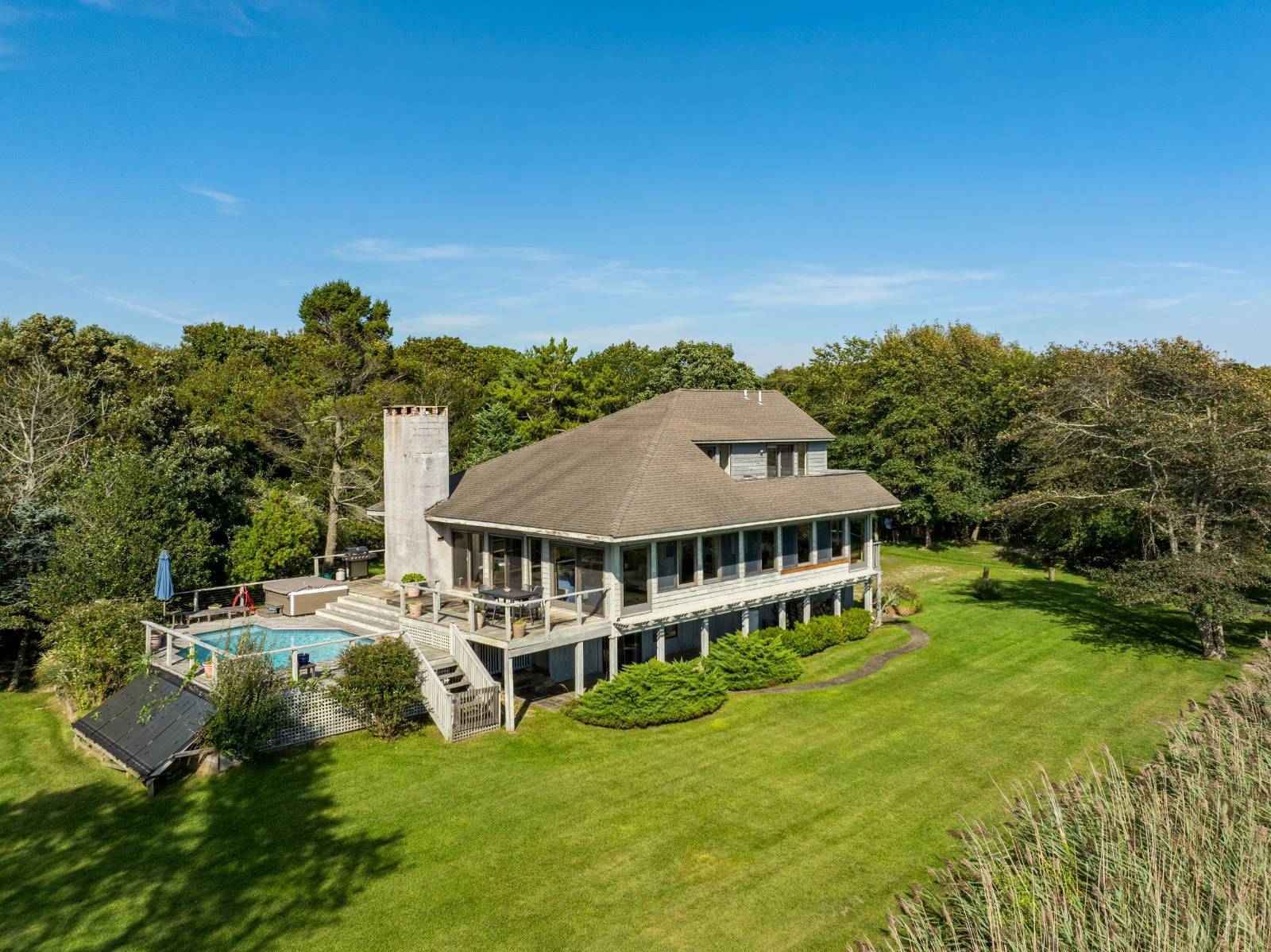 16 CLOVER LANE