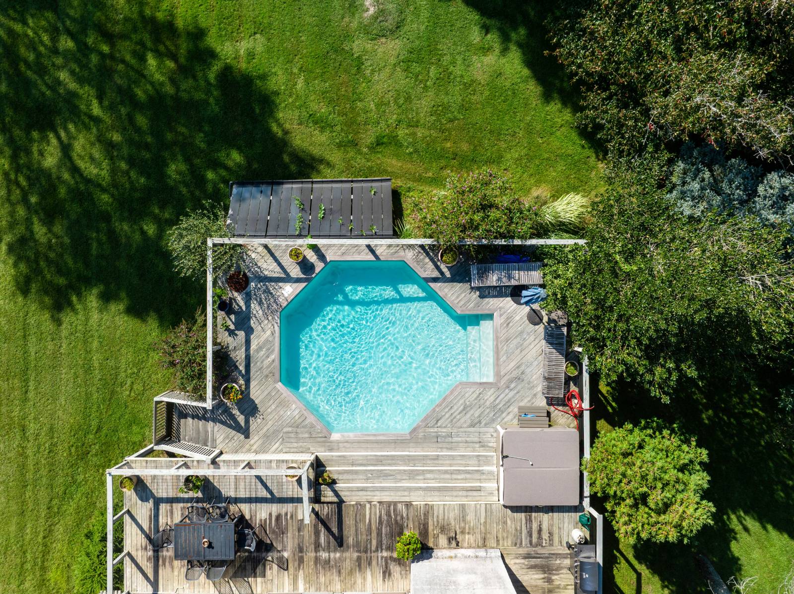 16 CLOVER LANE