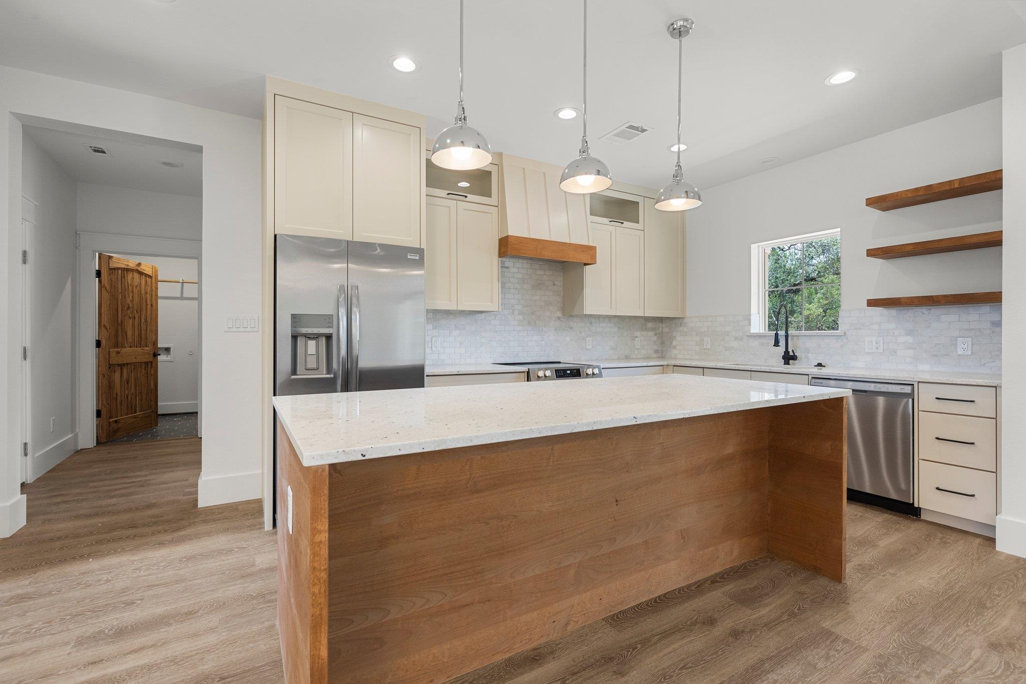 159 W Castlelake Drive