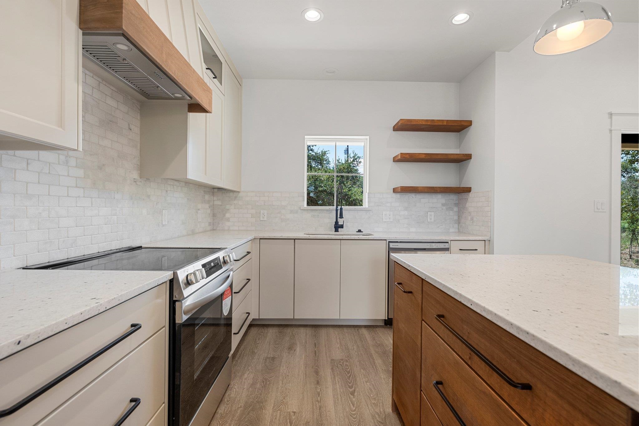 159 W Castlelake Drive