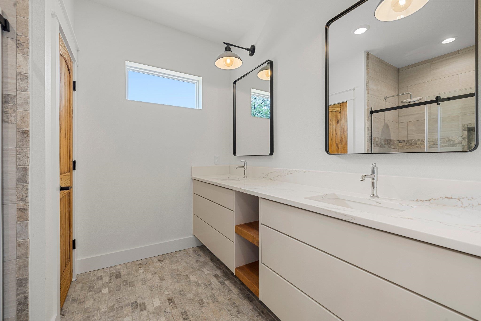 159 W Castlelake Drive