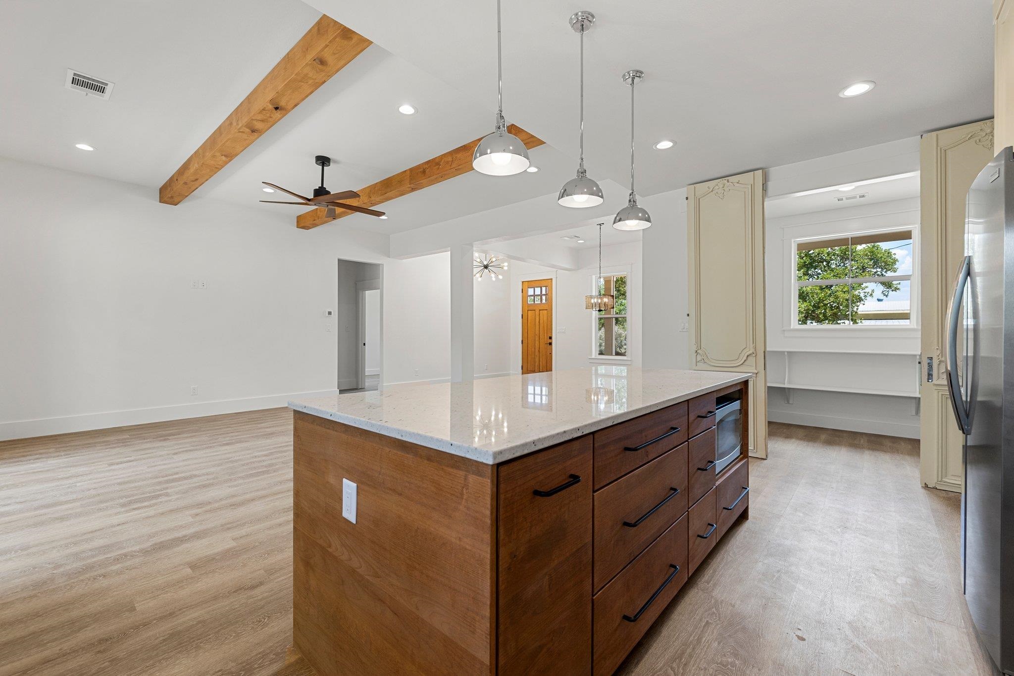 159 W Castlelake Drive