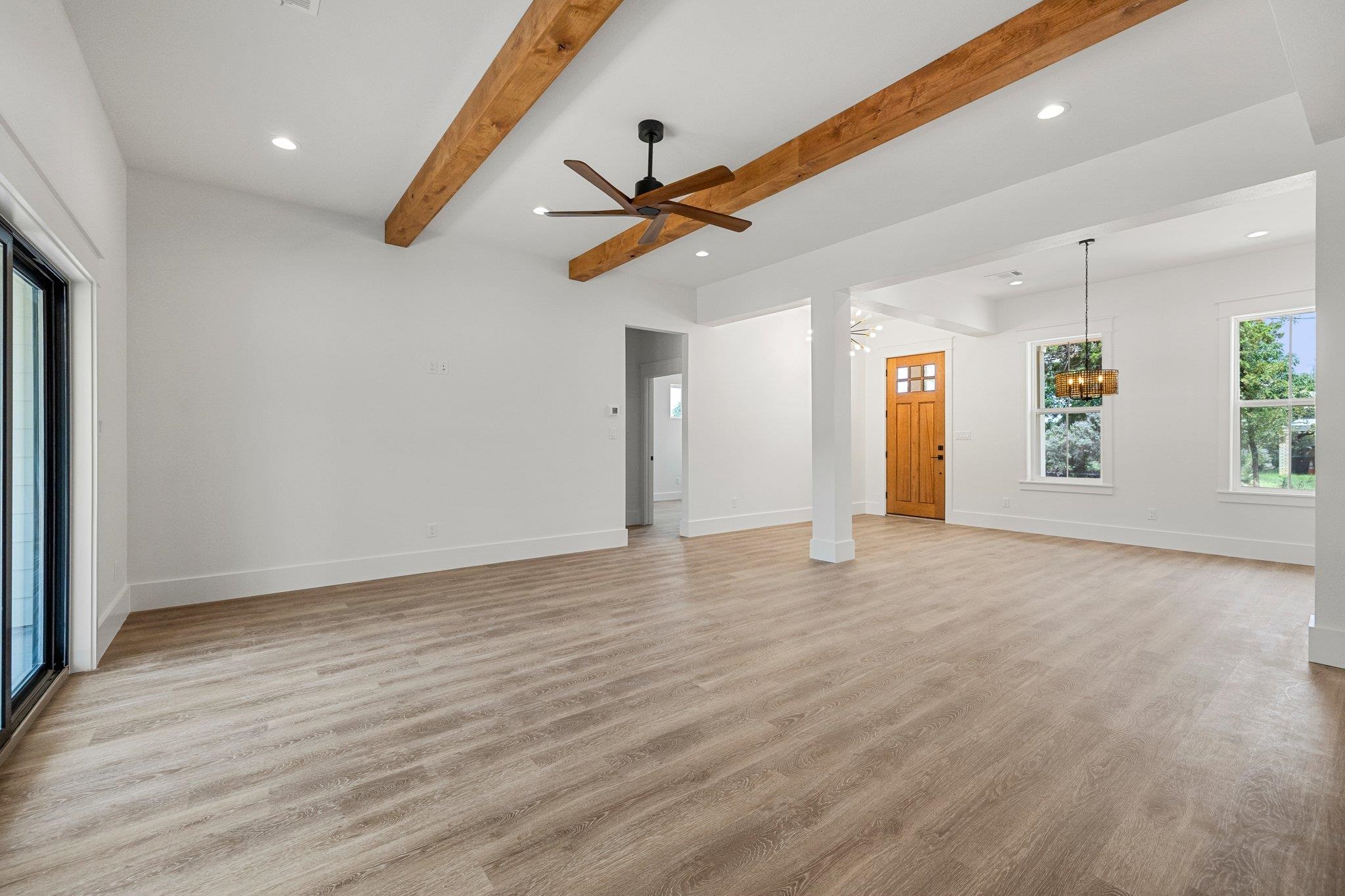 159 W Castlelake Drive