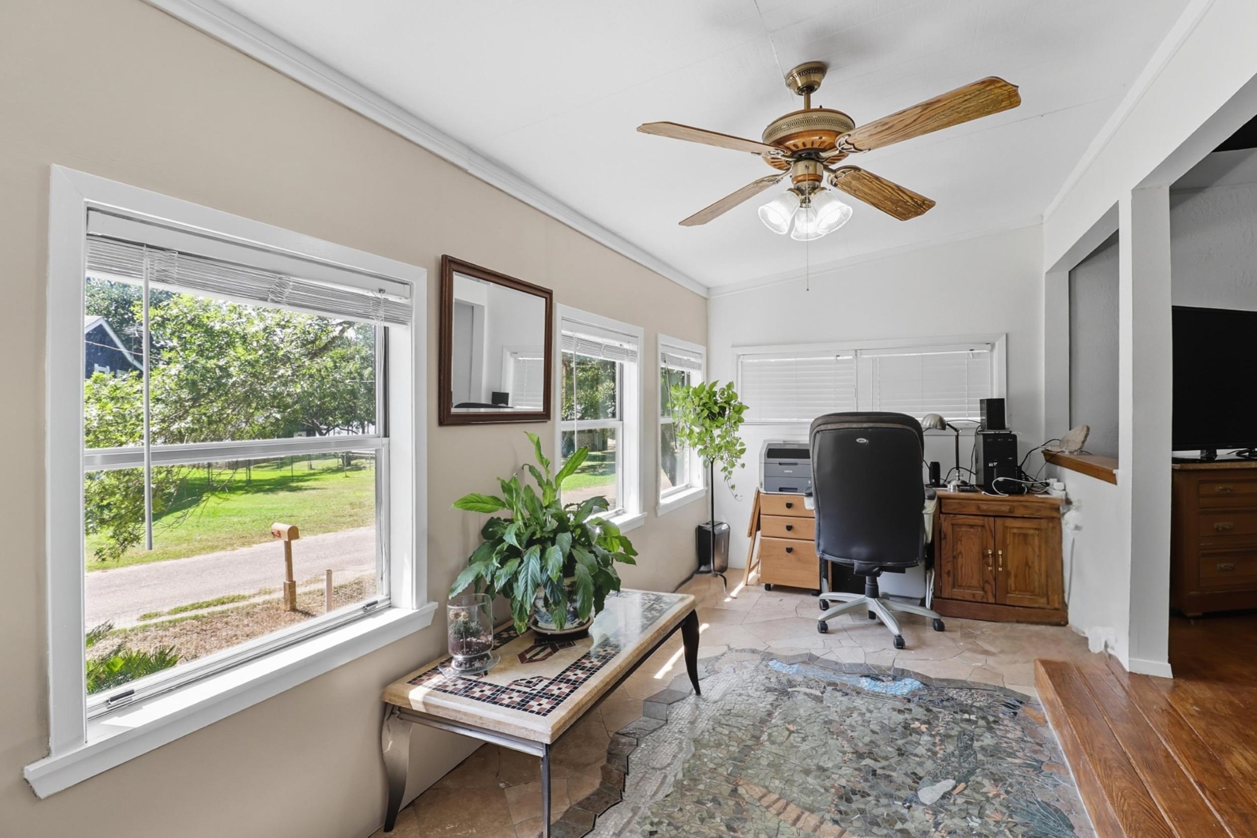 308 W Greenbriar