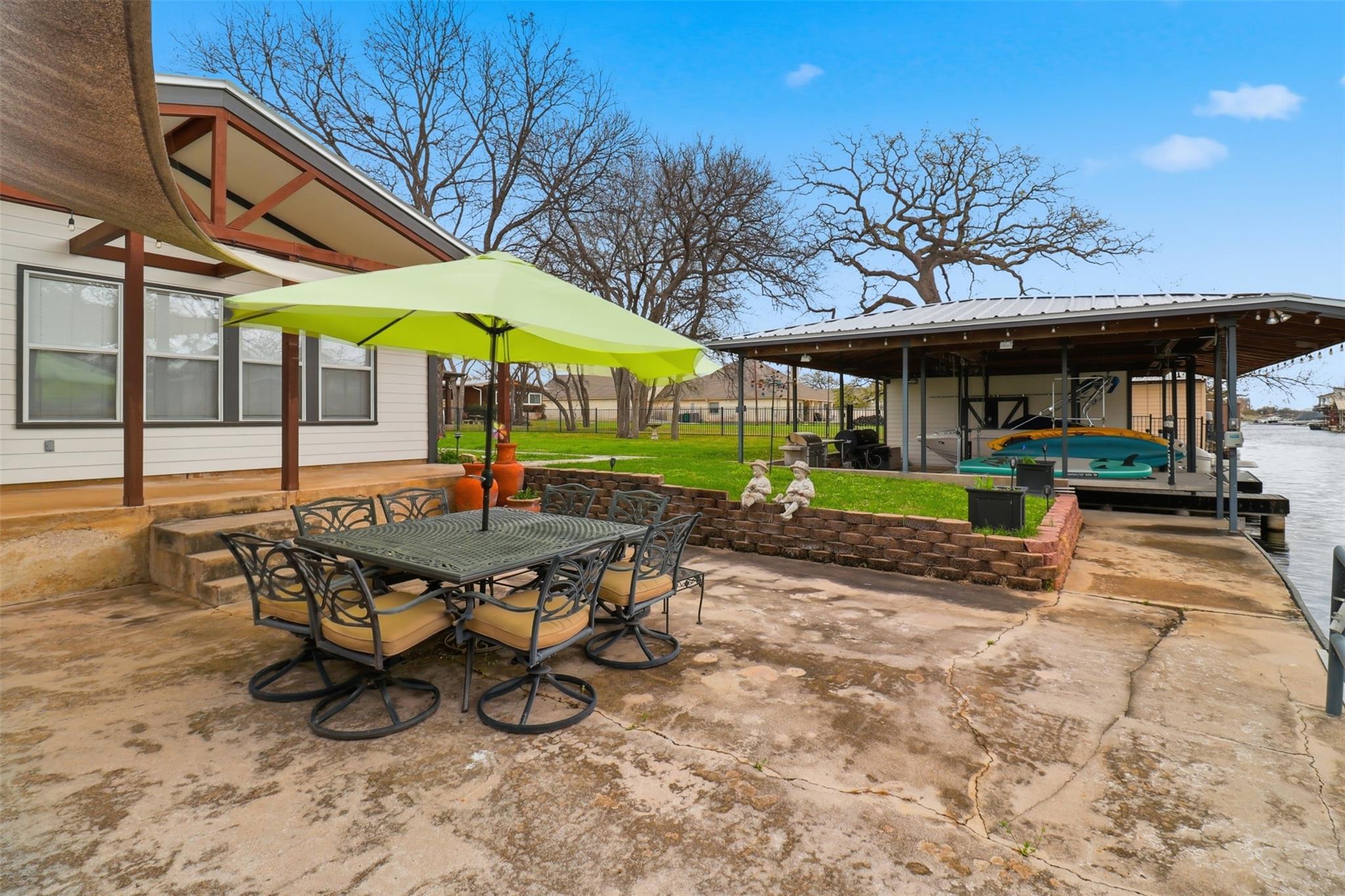 434 E Castleshoals DR