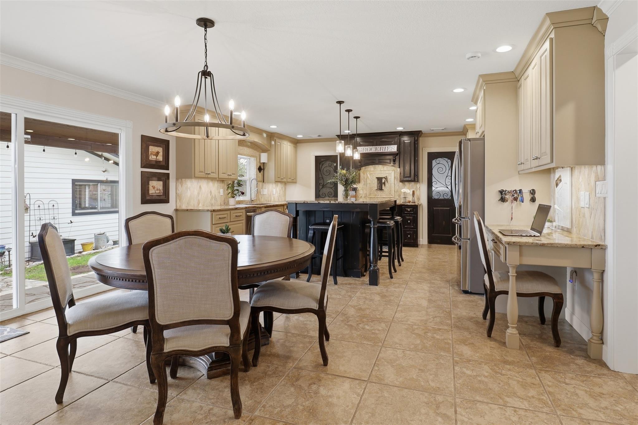 434 E Castleshoals DR