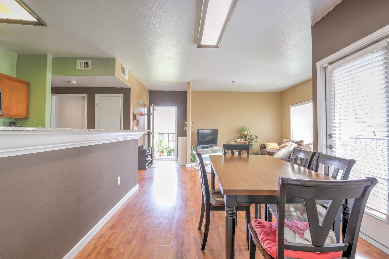 4200 E Commerce Way 721