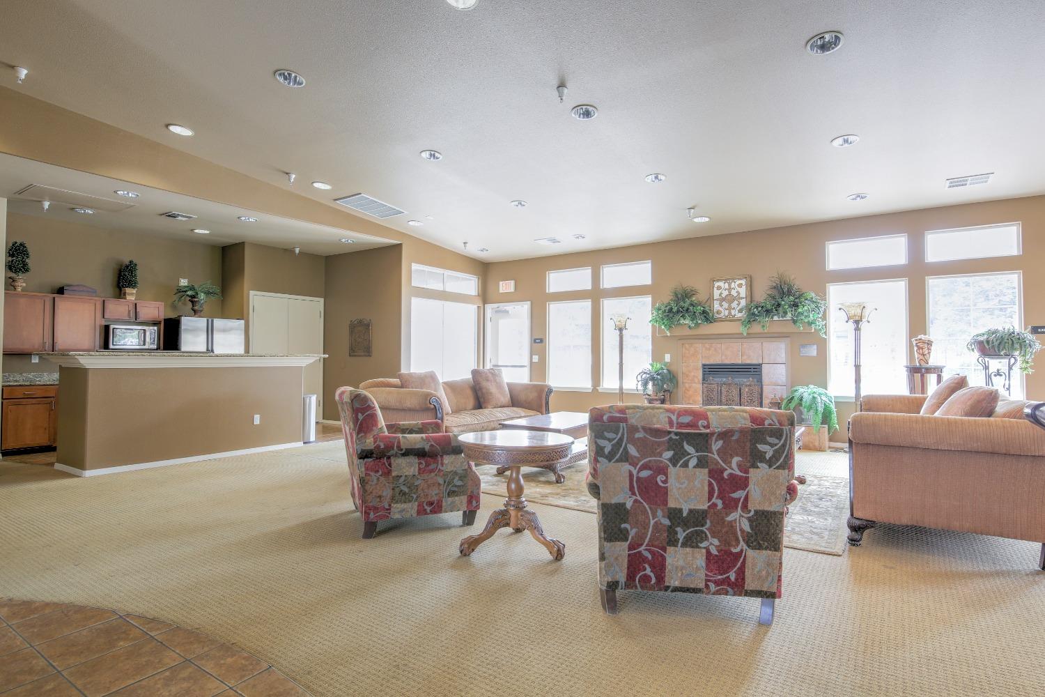 4200 E Commerce Way 721