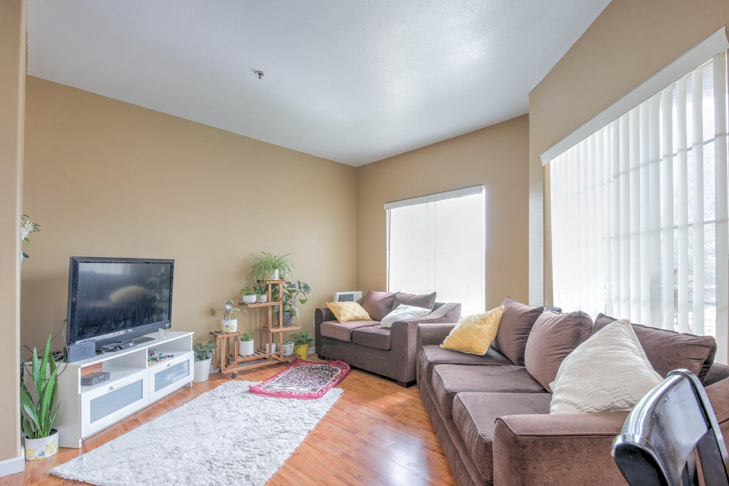 4200 E Commerce Way 721