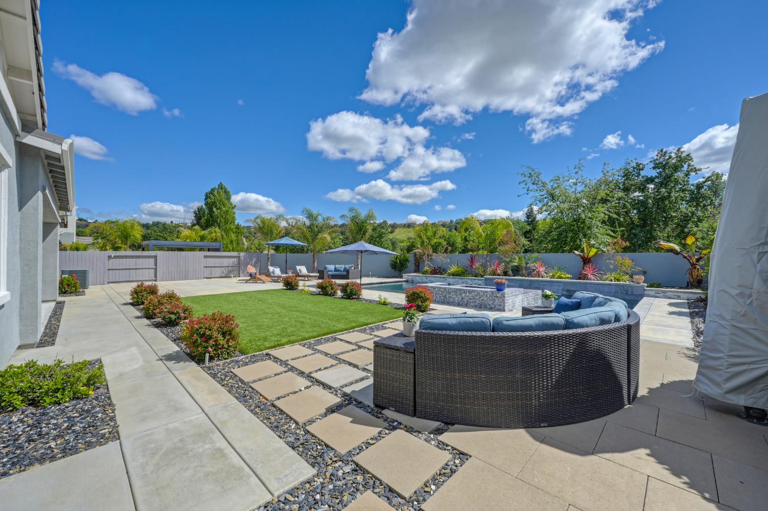 3073 Orange Grove Terrace