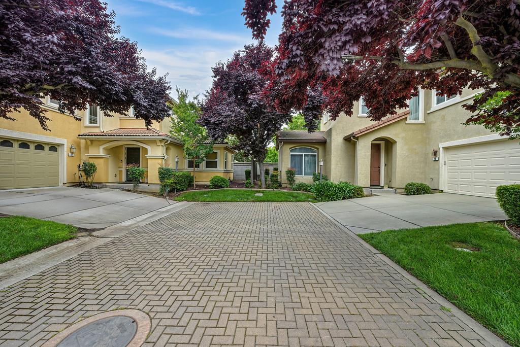 18 Bellows Pond Place