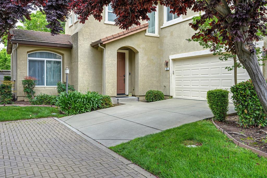 18 Bellows Pond Place