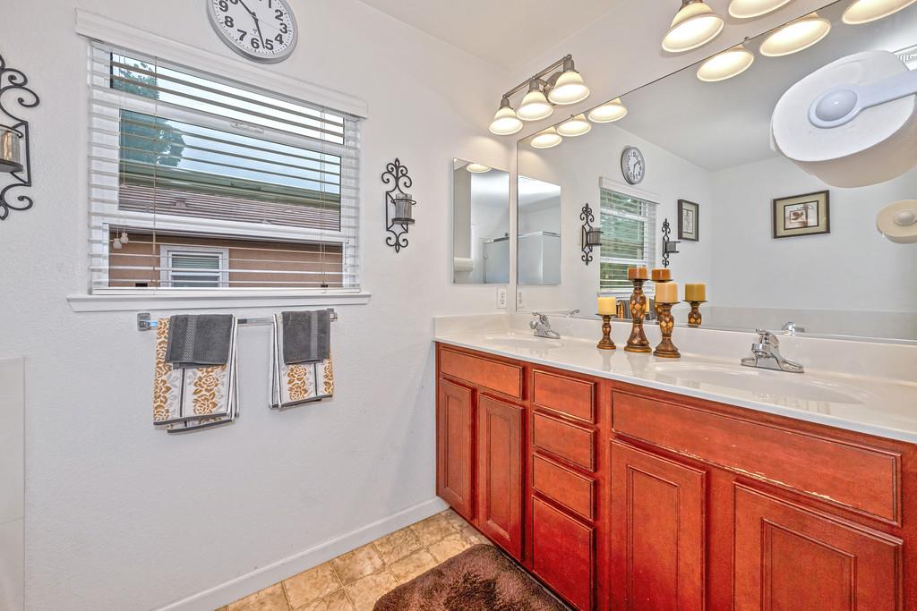 18 Bellows Pond Place
