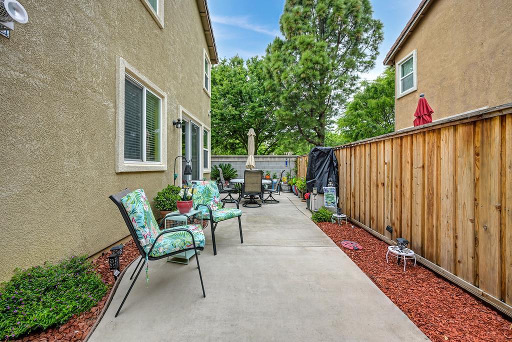 18 Bellows Pond Place