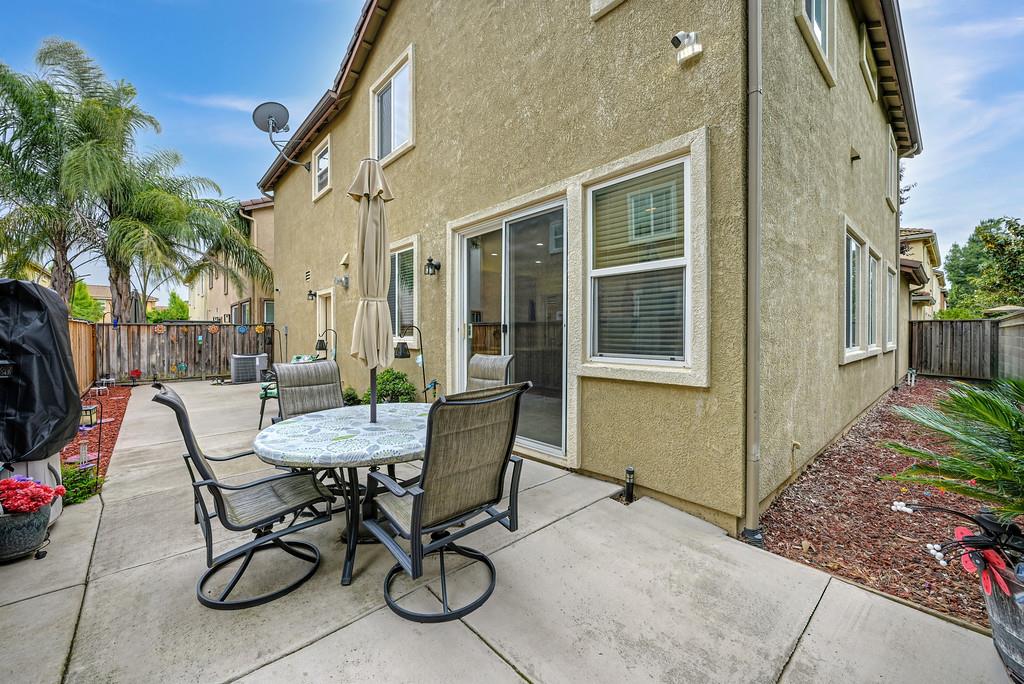 18 Bellows Pond Place