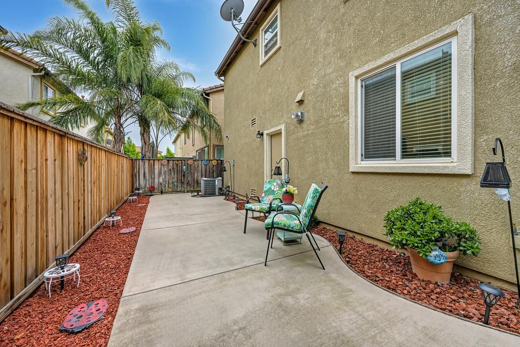 18 Bellows Pond Place