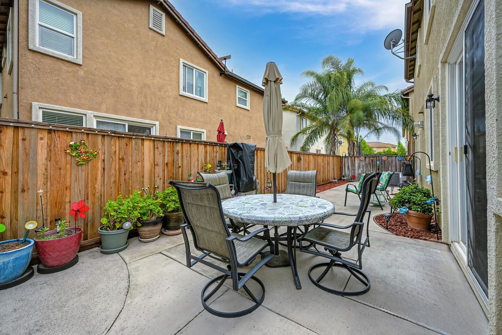 18 Bellows Pond Place