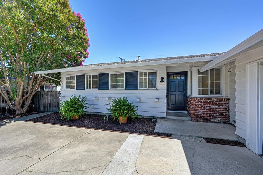 5822 Hemlock Street