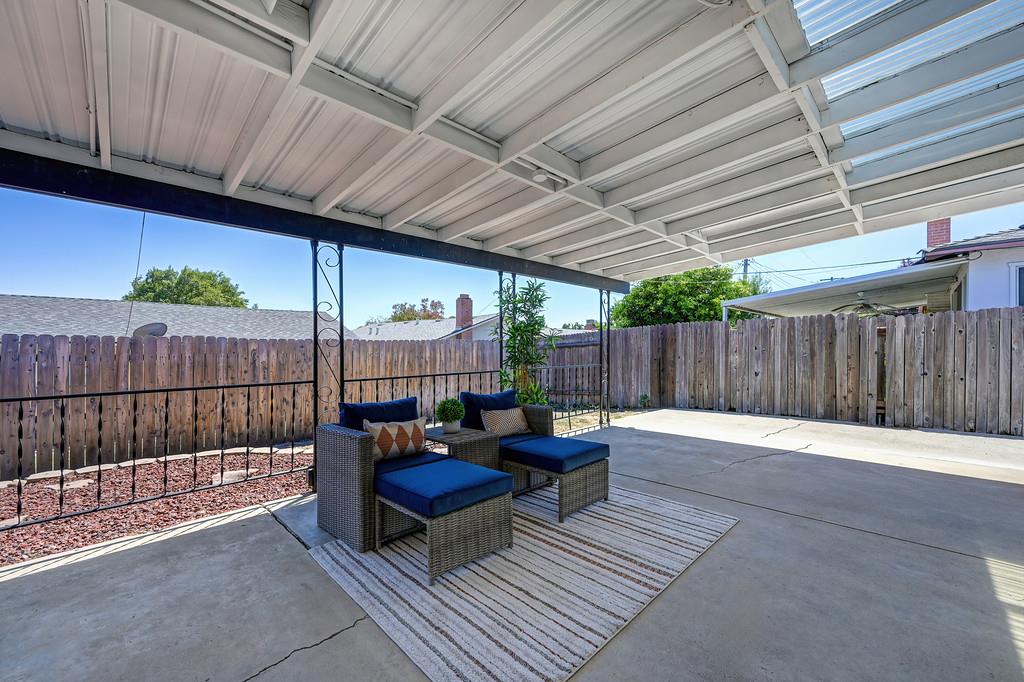 5822 Hemlock Street