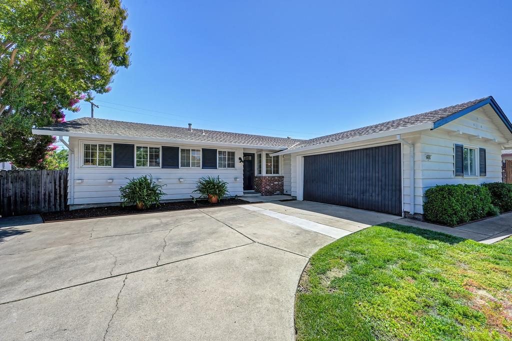 5822 Hemlock Street
