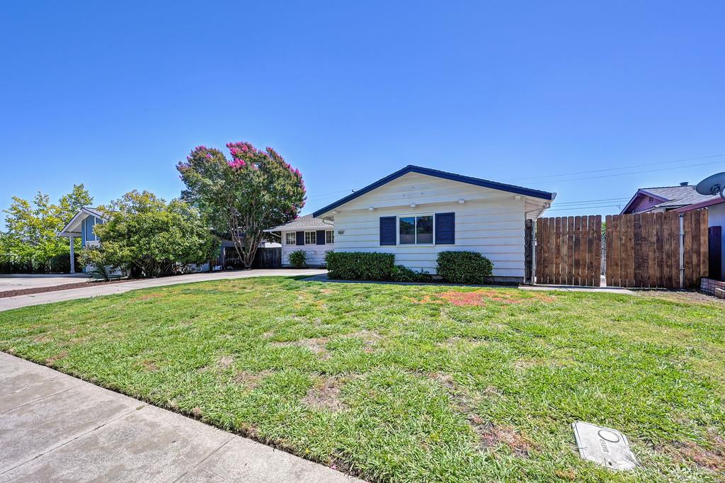 5822 Hemlock Street