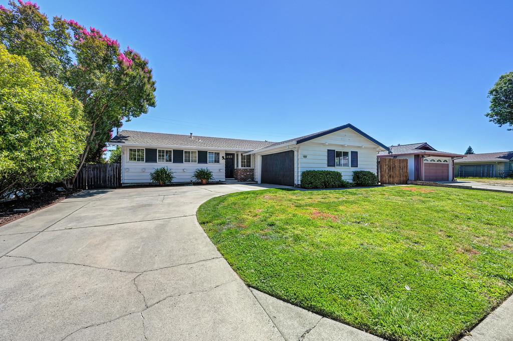 5822 Hemlock Street
