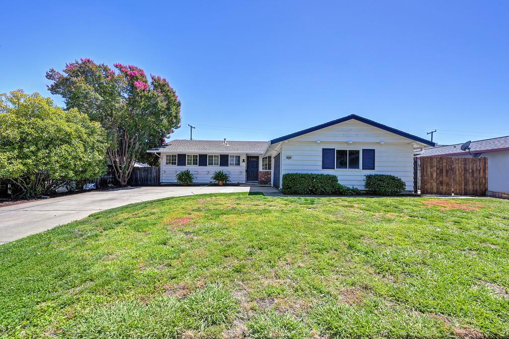 5822 Hemlock Street