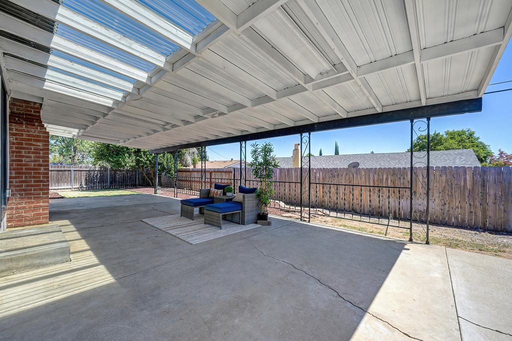 5822 Hemlock Street