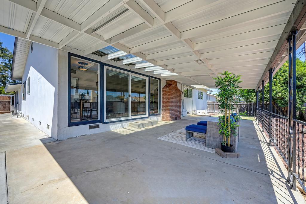 5822 Hemlock Street