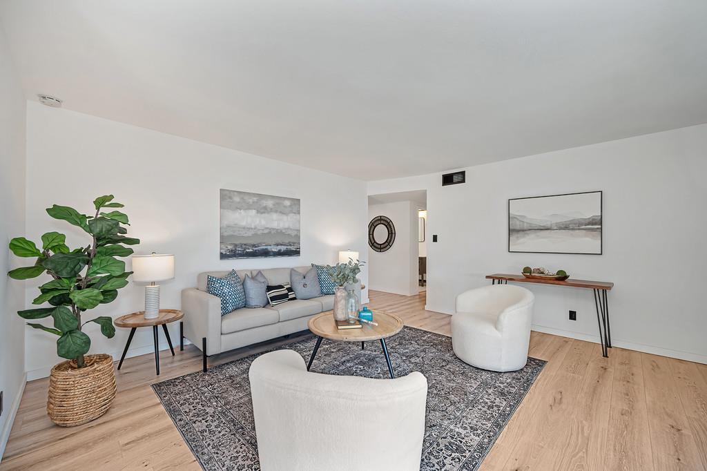 5822 Hemlock Street