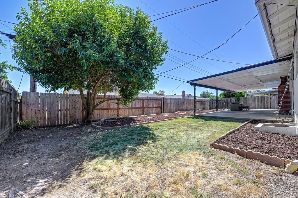 5822 Hemlock Street
