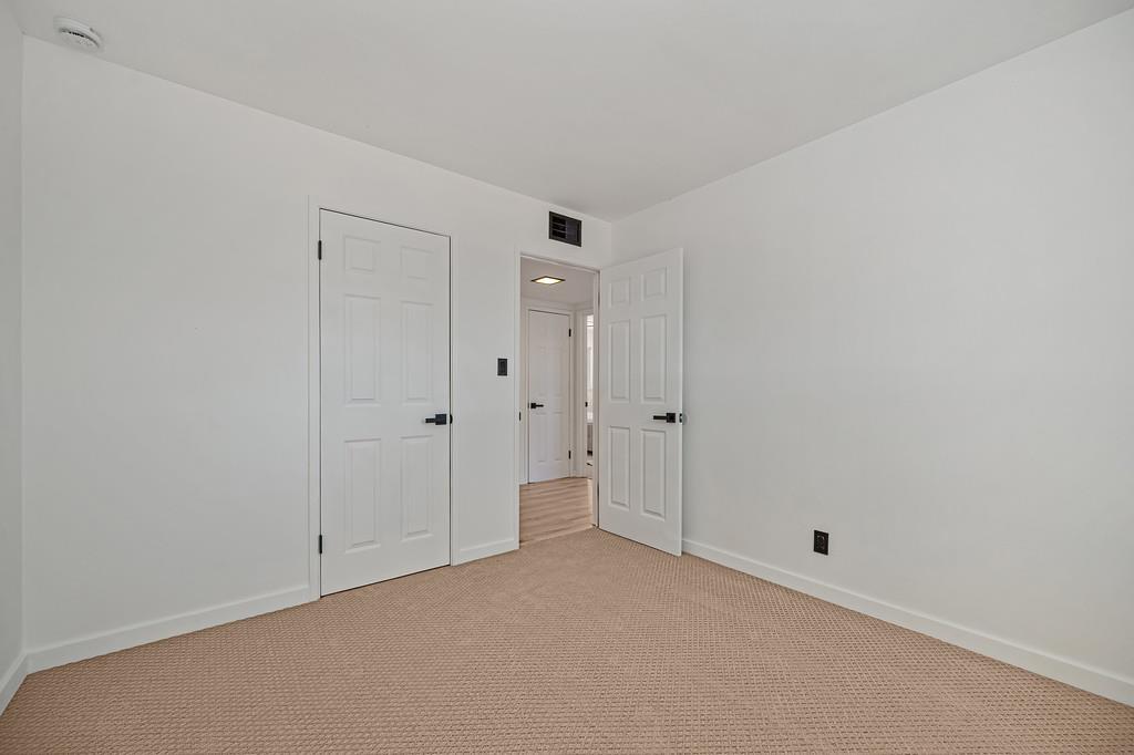 5822 Hemlock Street
