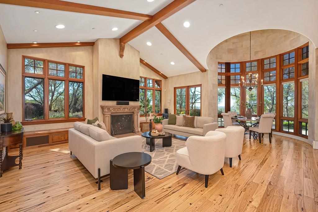 4501 Lake Forest Drive