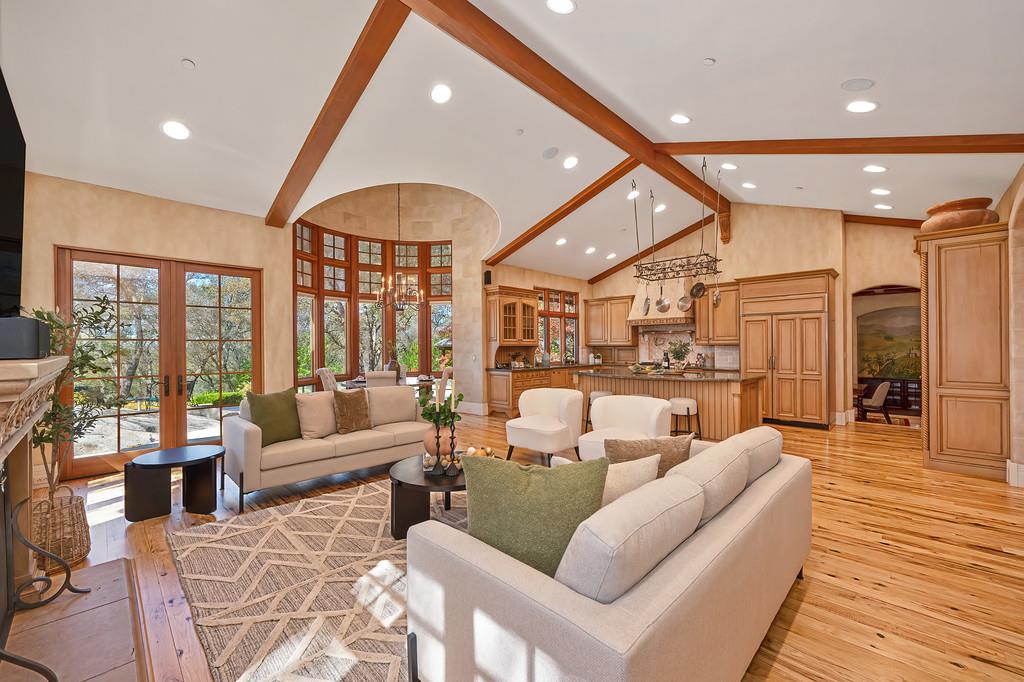 4501 Lake Forest Drive