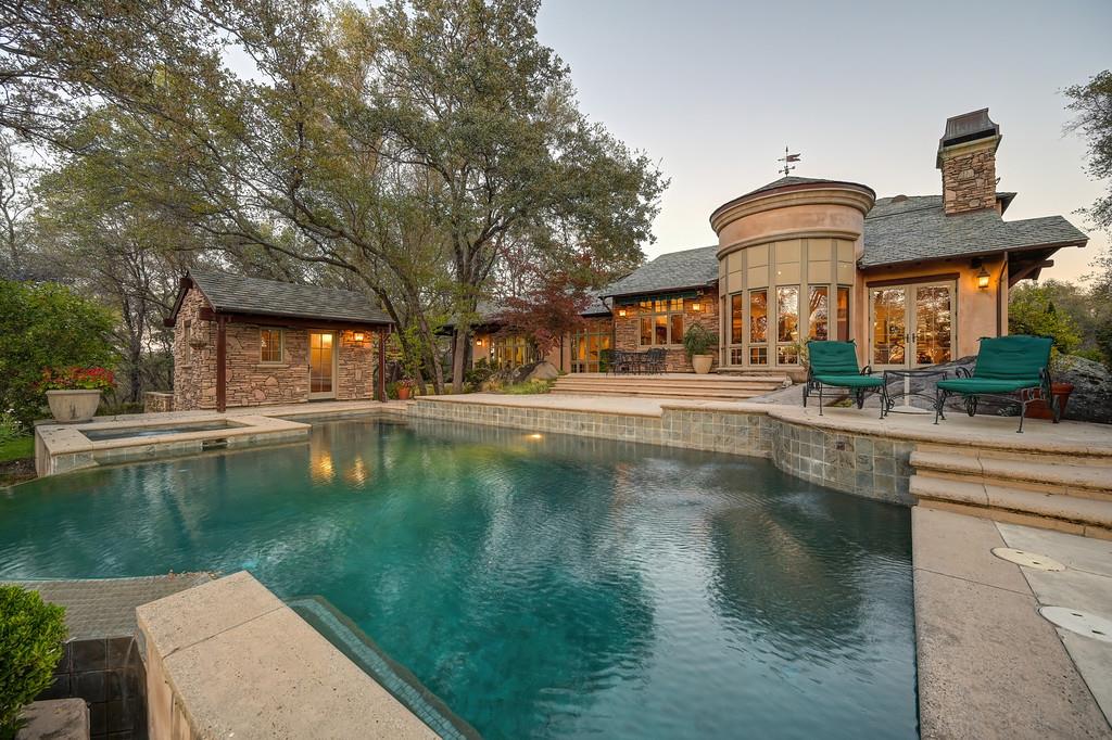 4501 Lake Forest Drive