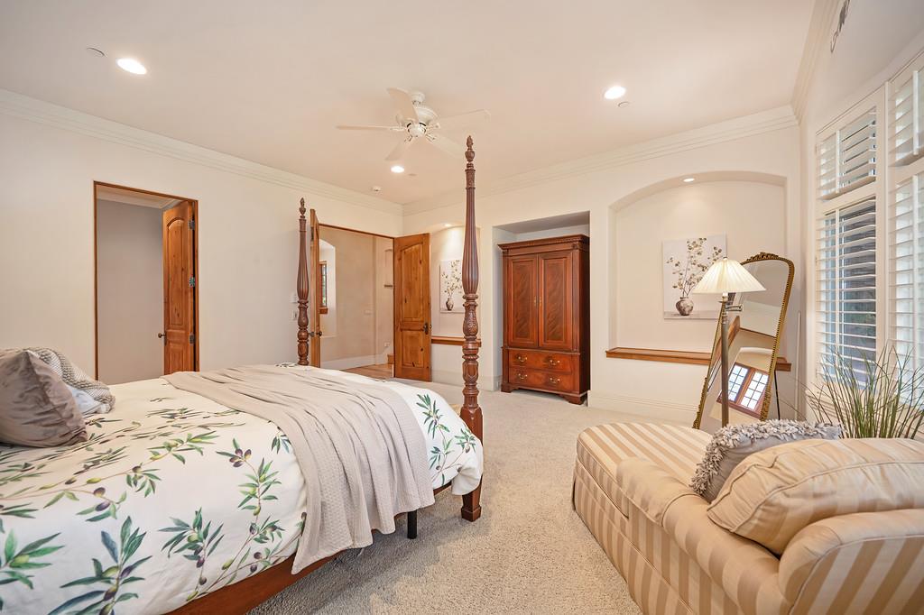 4501 Lake Forest Drive