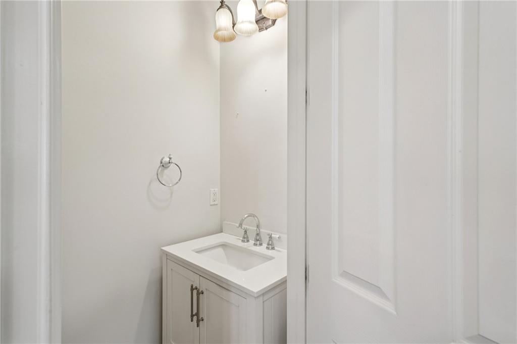 1416 Falkirk Lane NW