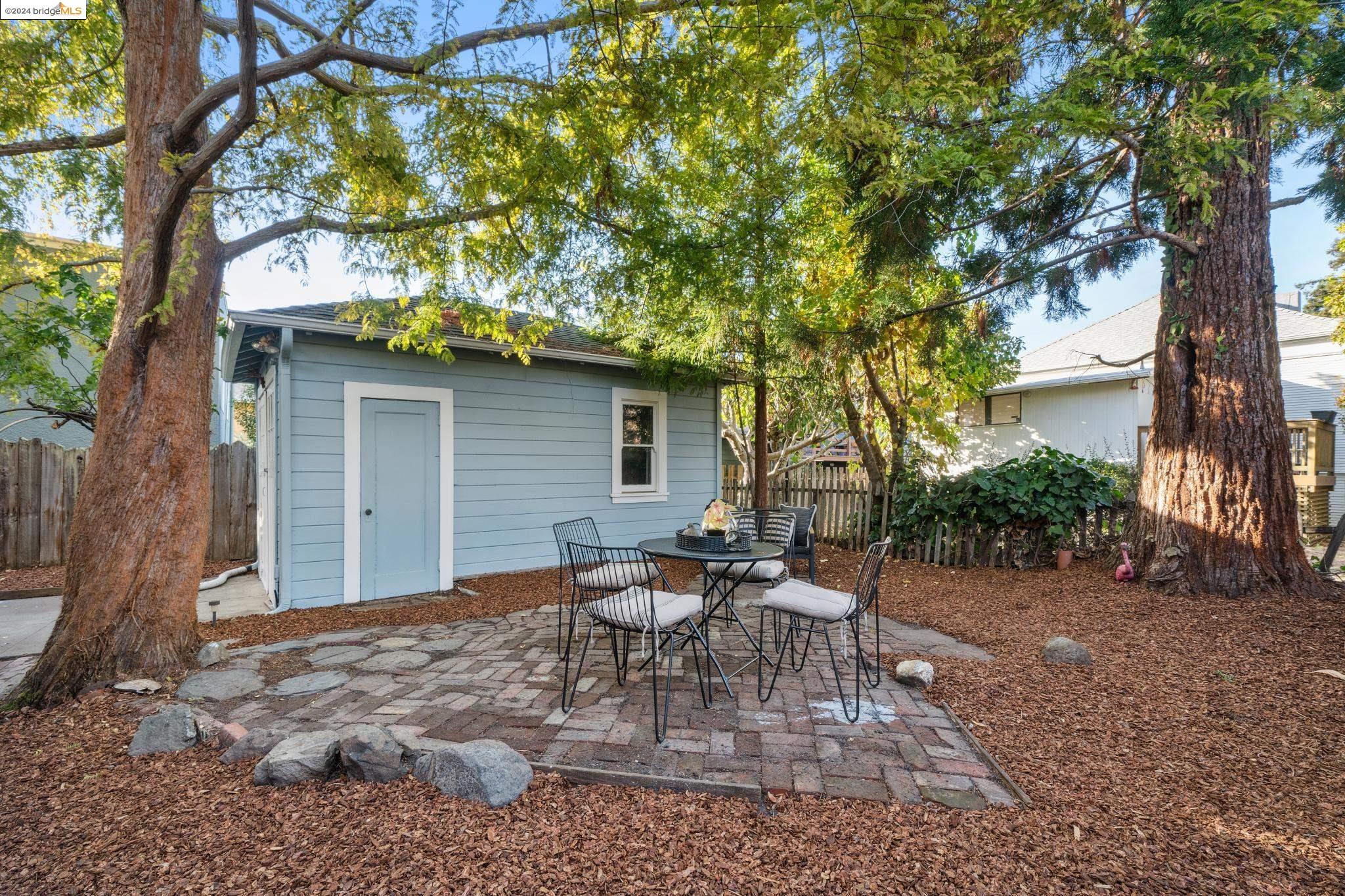 2119 Woolsey St