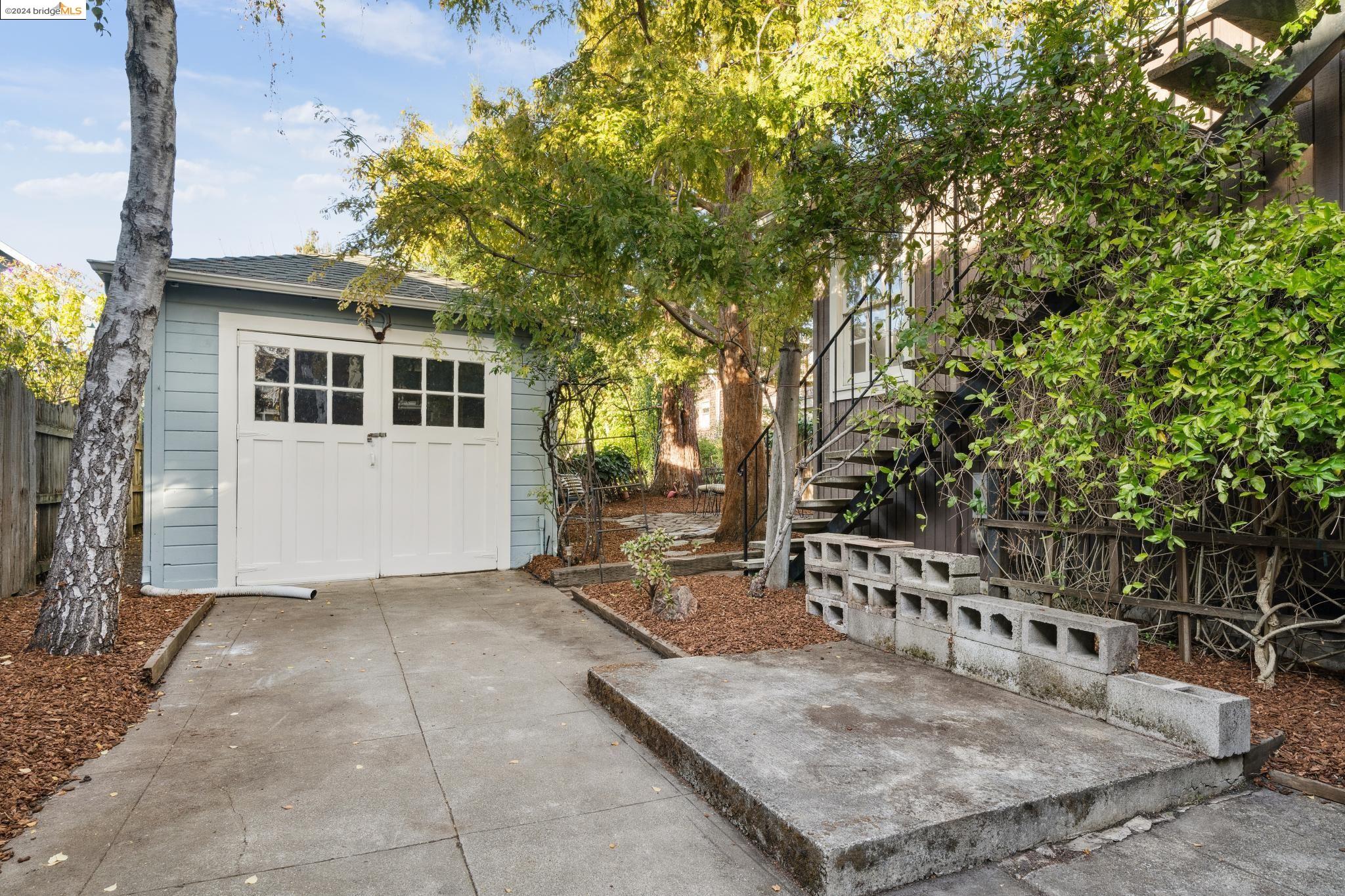2119 Woolsey St
