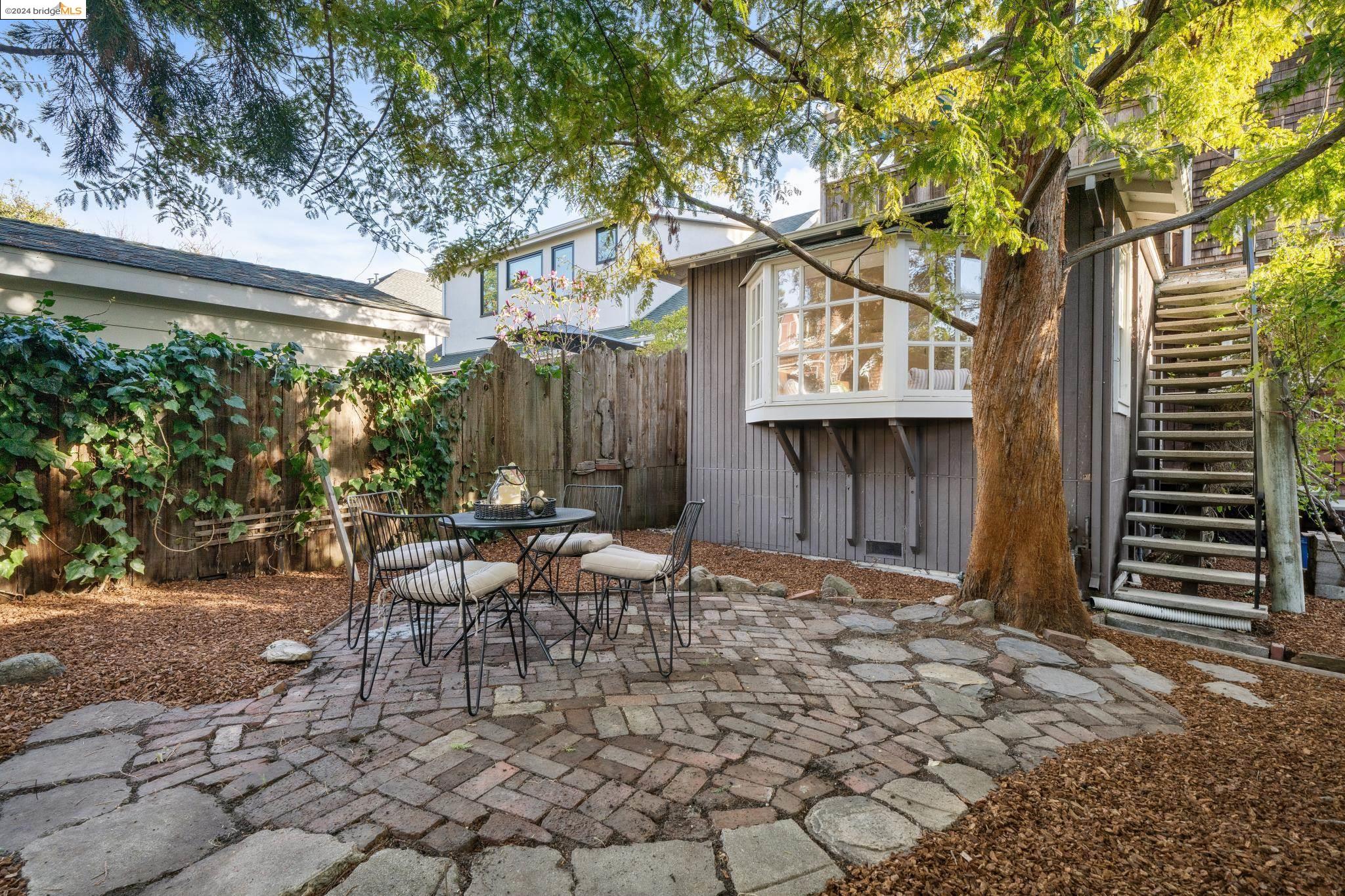 2119 Woolsey St