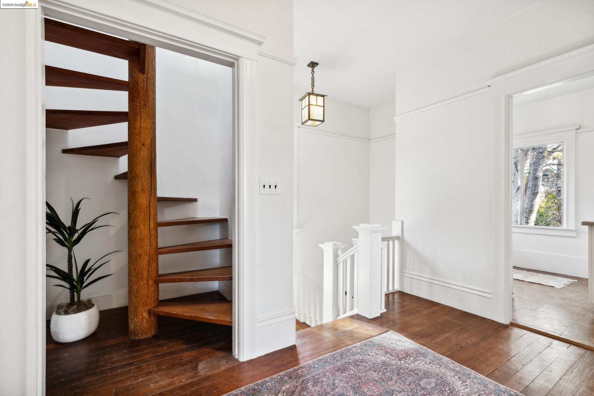 2119 Woolsey St