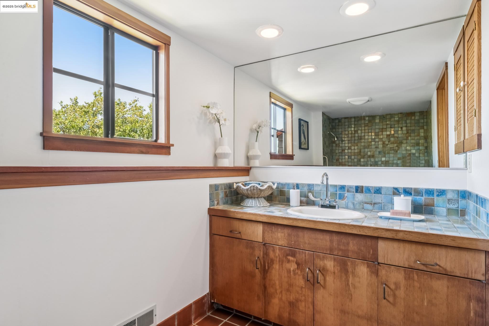 558 Woodmont Ave