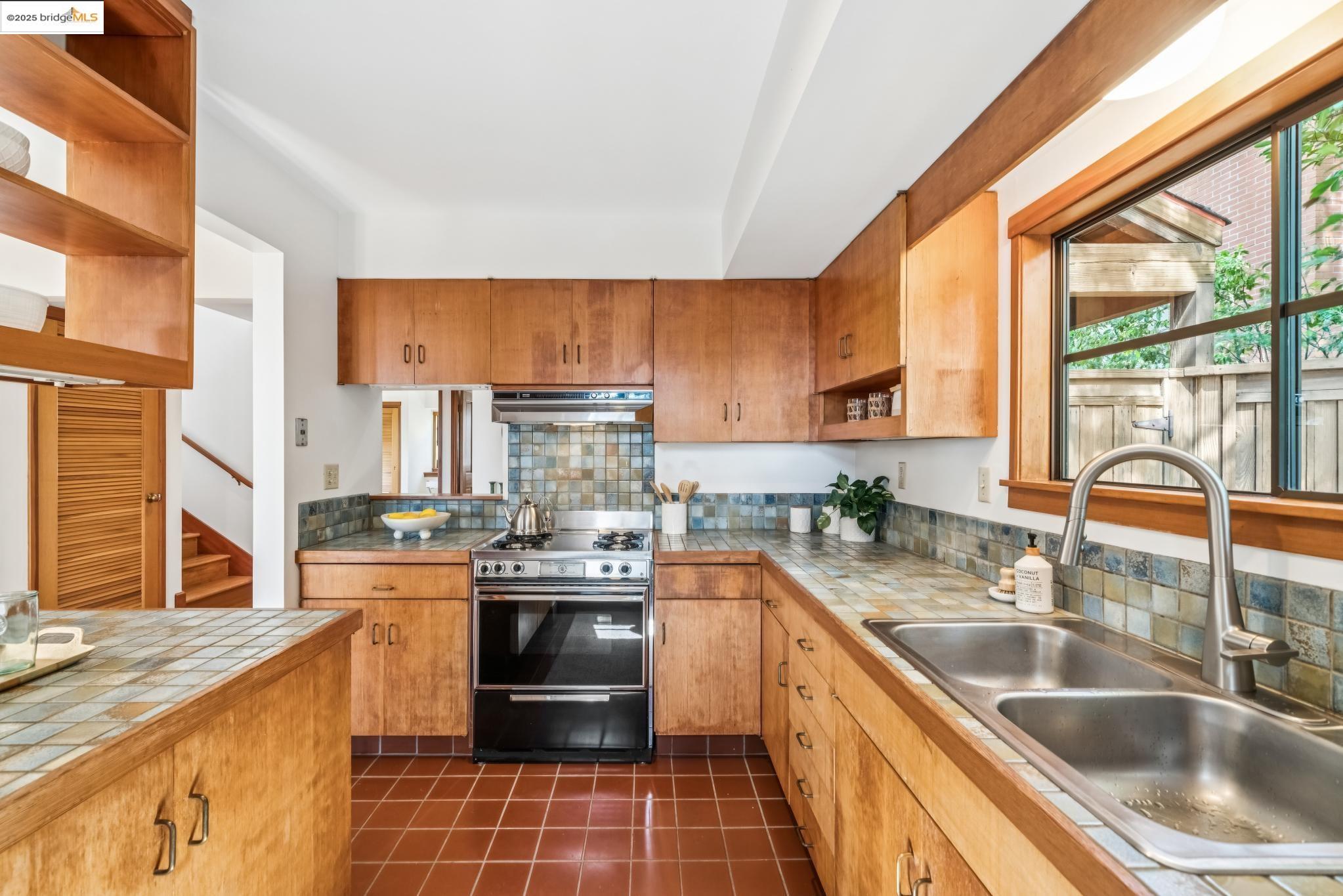 558 Woodmont Ave