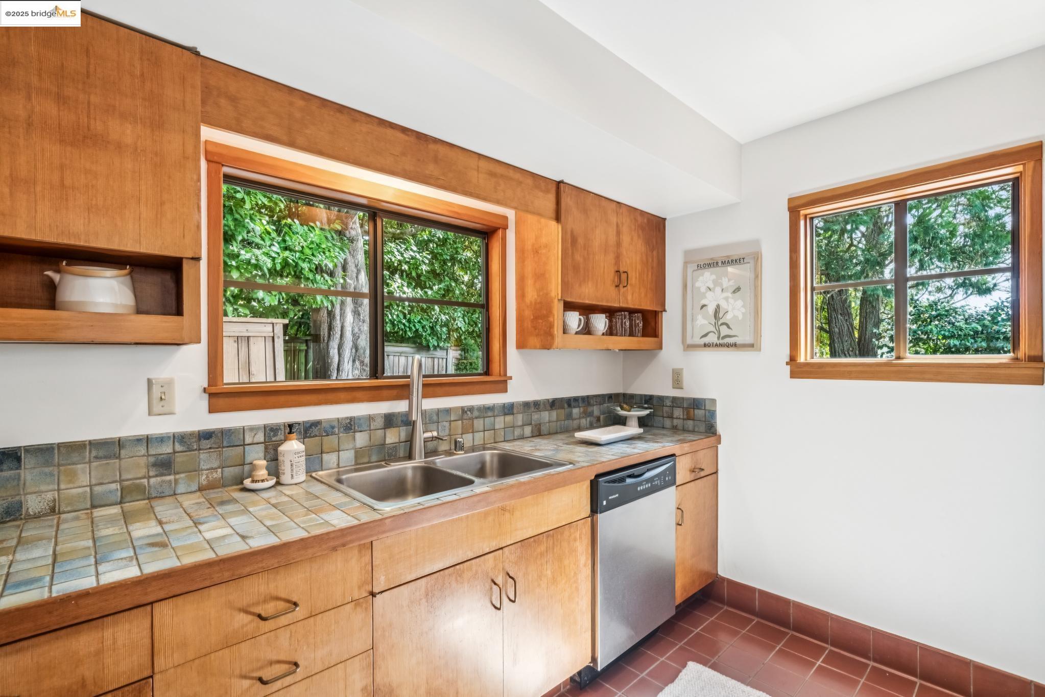558 Woodmont Ave