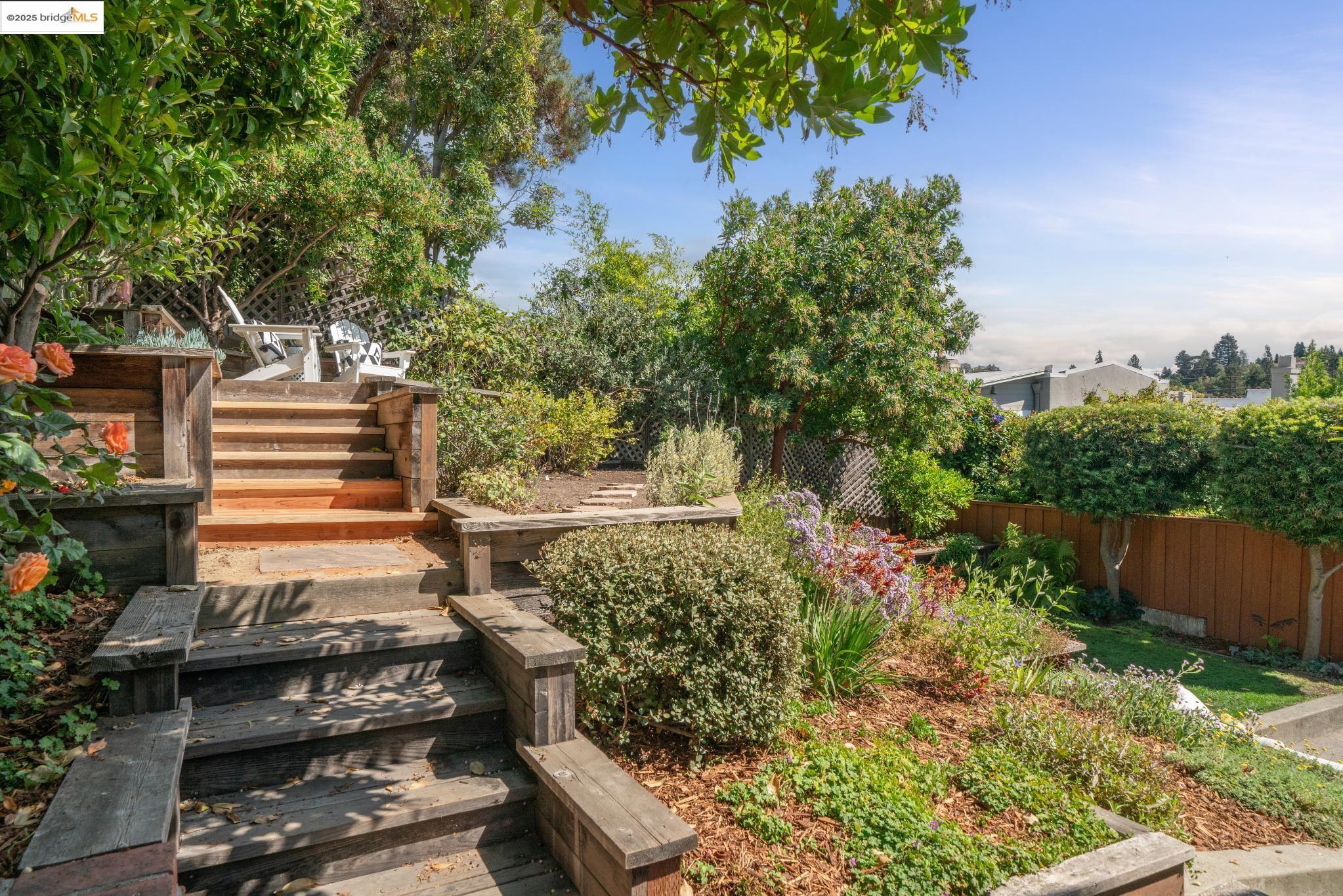 5968 Chabot Crest