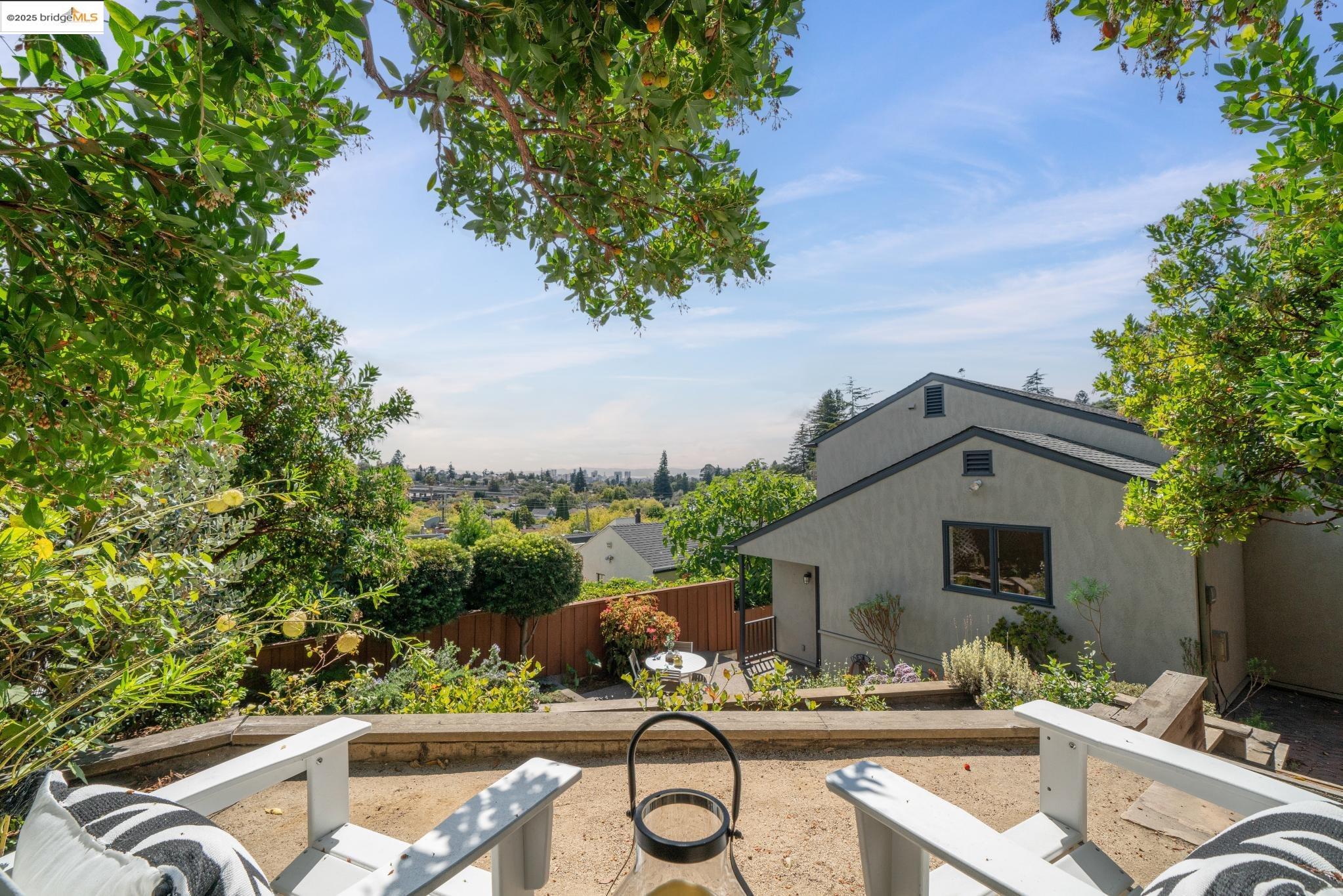 5968 Chabot Crest