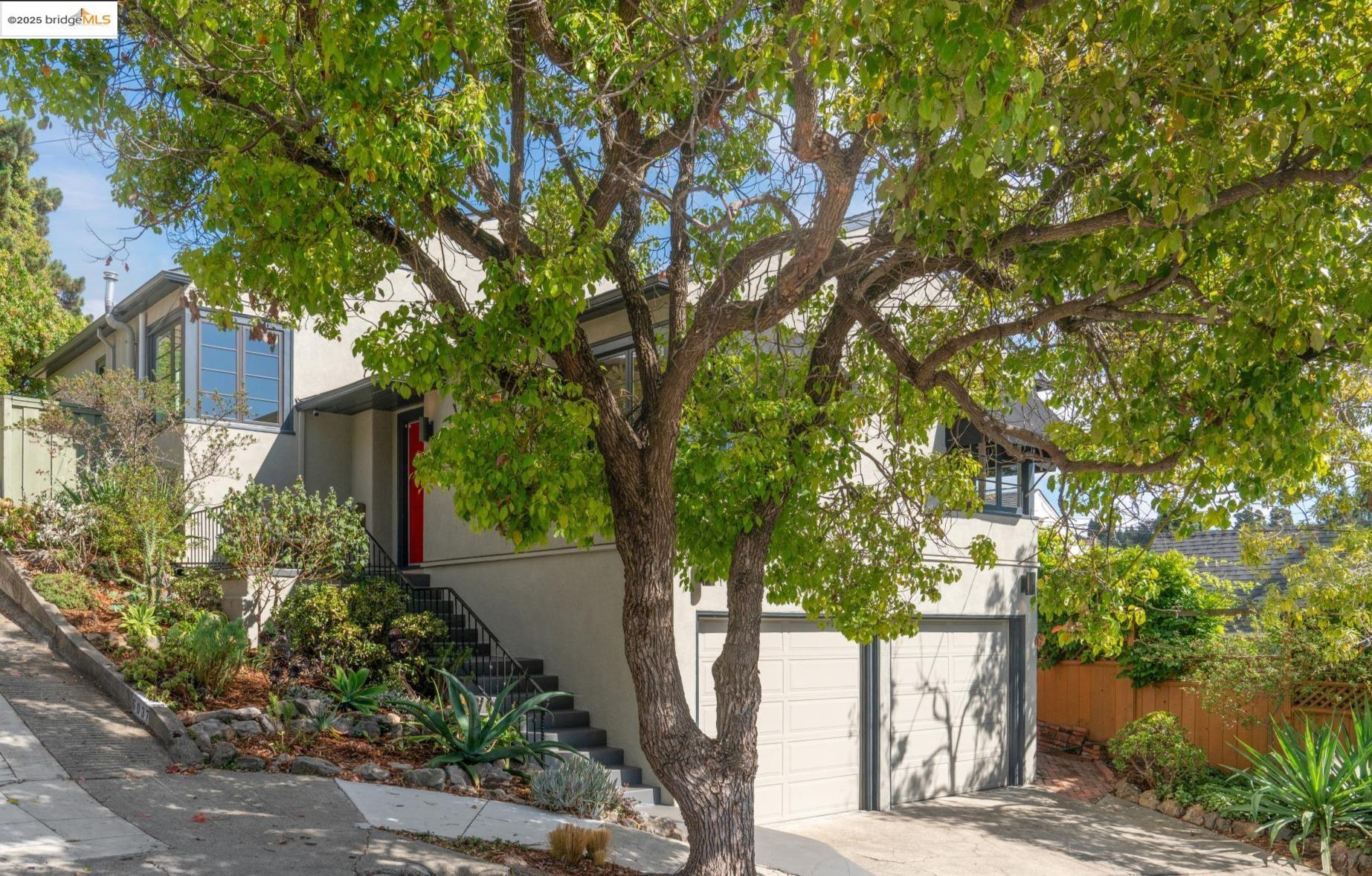 5968 Chabot Crest